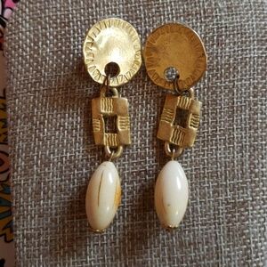 Vintage gold tone Earrings